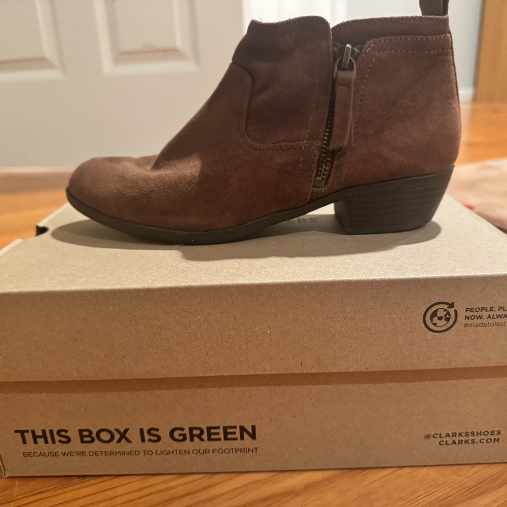 Arizona Love Brown Suede Ankle Booties